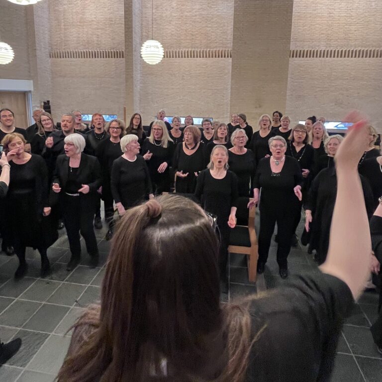 Farum Gospel Choir øver mandage fra 19 - 21:30 i Stavnsholtkirken.